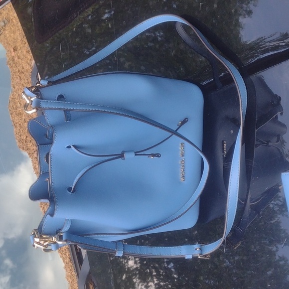 NWOT.. Micheal kors bucket purse & wallet - Picture 2 of 9